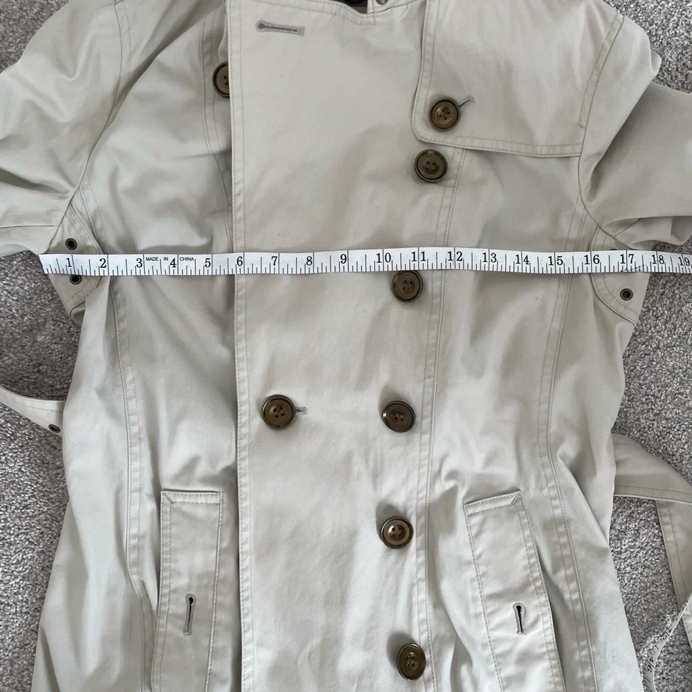 Burberry Light Tan Trench Coat - Picture 15 of 16